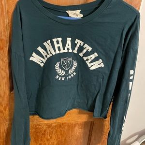 Dark green Manhattan New York long sleeve crop top